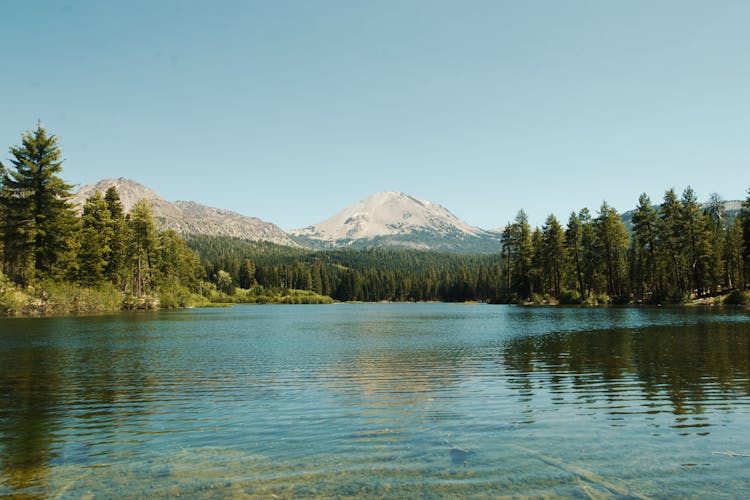 Broad River Surrounded By Near Mountain In Daytime