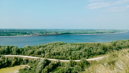 Immagine gratuita di alberi verdi, ambiente, cielo azzurro