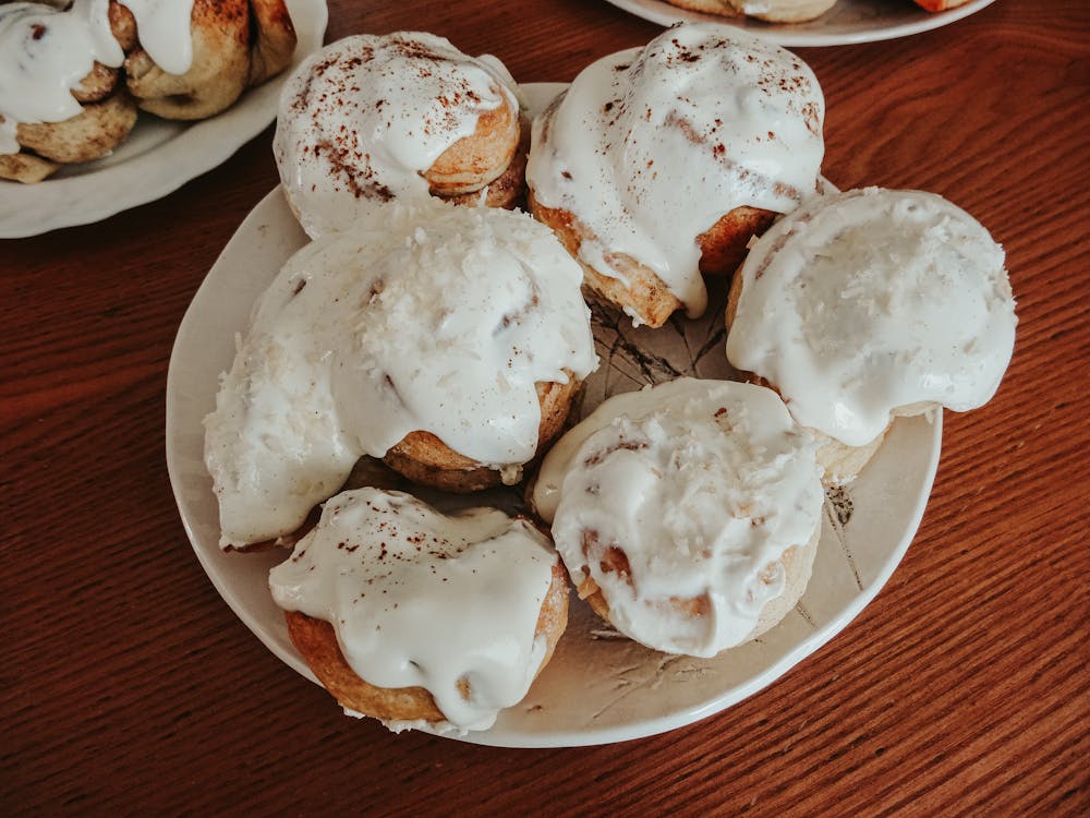 Powdered Sugar Cinnamon Rolls
