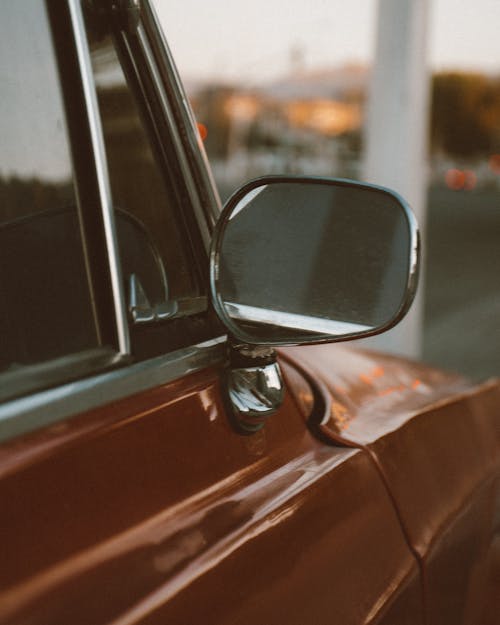 Fotobanka s bezplatnými fotkami na tému bočné zrkadlo, červené auto, chróm