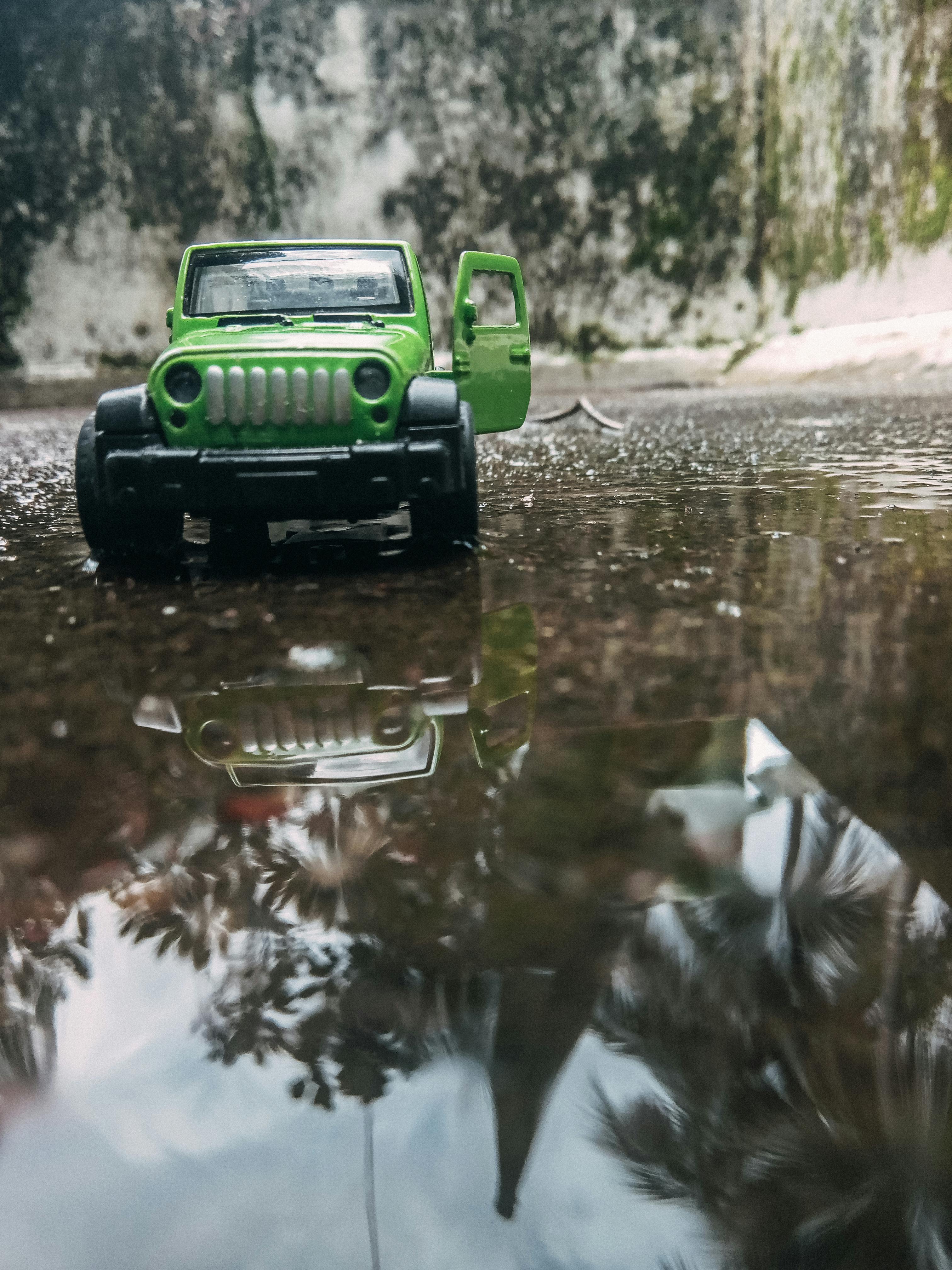 Zadarmo Fotobanka s bezplatnými fotkami na tému asfalt, autíčko, auto hračka Fotka z fotobanky