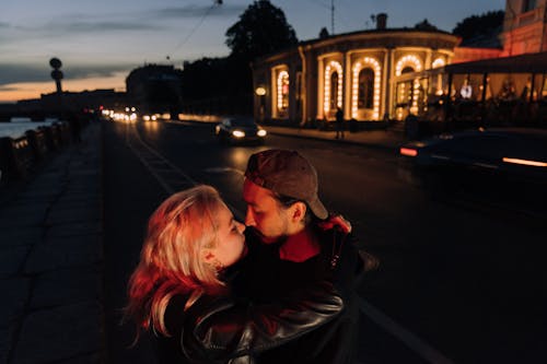 Fotobanka s bezplatnými fotkami na tému architektúra, bozkávanie, cesta