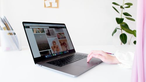 Free Bright modern office setup with laptop and green indoor plant, ideal for productivity and design inspiration. Stock Photo