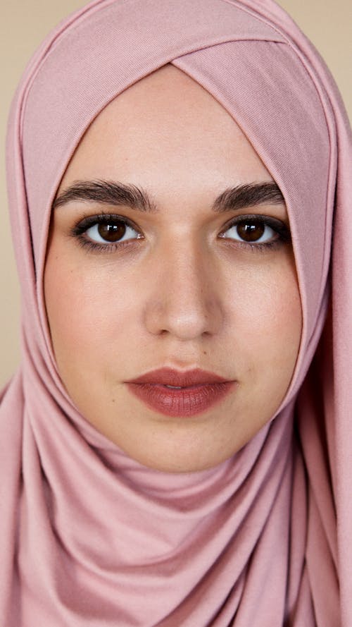 Free Portrait of Woman in Pink Hijab Stock Photo