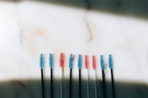 Photos gratuites de arrière-plan blanc, brosse à cils, brosses à dents