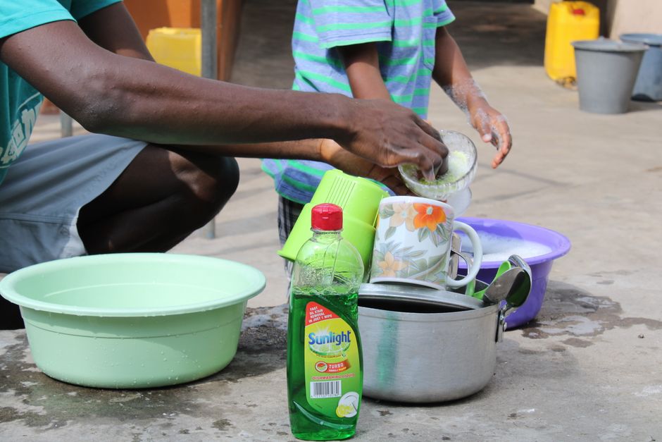 Photo by Evans Cudjoe on Pexels A father and child washing dishes outdoors using dishwashing liquid, combining family bonding and chores. - Photo by Evans Cudjoe on Pexels
