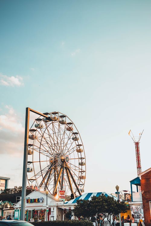 Red and Black Ferris Wheel · Free Stock Photo