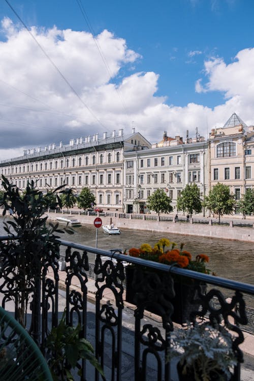 Darmowe zdjęcie z galerii z balkon, balkony, balustrada