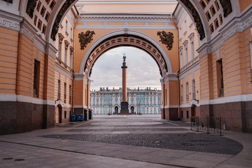 The General Staff Building in St Petersburg Palace Square 