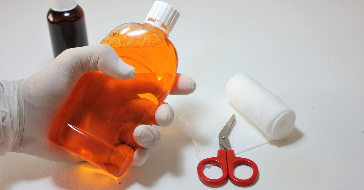 Hibitane (Χλωρεξιδίνη): Χρήσεις, Παρενέργειες & Αλληλεπιδράσεις
