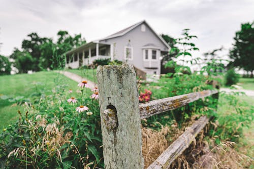 Free A Countryside Home with Wooden Fence Stock Photo