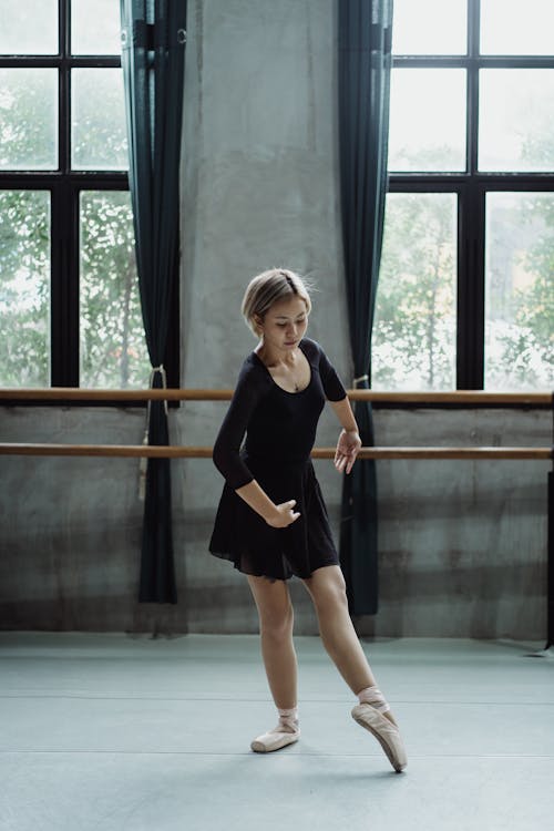 Ballerine En Body Et Jupe Ballet D'entraînement