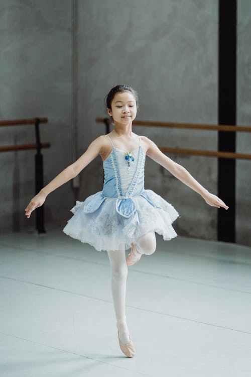 Ballerinas in ballet costume on tiptoe