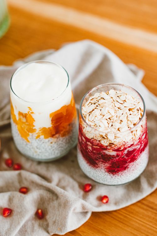 Free Delicious chia pudding parfaits with mango and pomegranate toppings, ideal for breakfast. Stock Photo