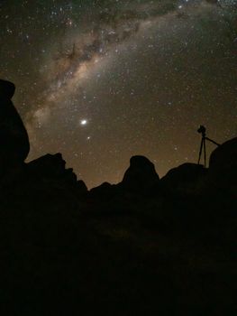 新西兰亚瑟的通行证拥有令人惊叹的夜空银河系景观，是天文爱好者的完美去处