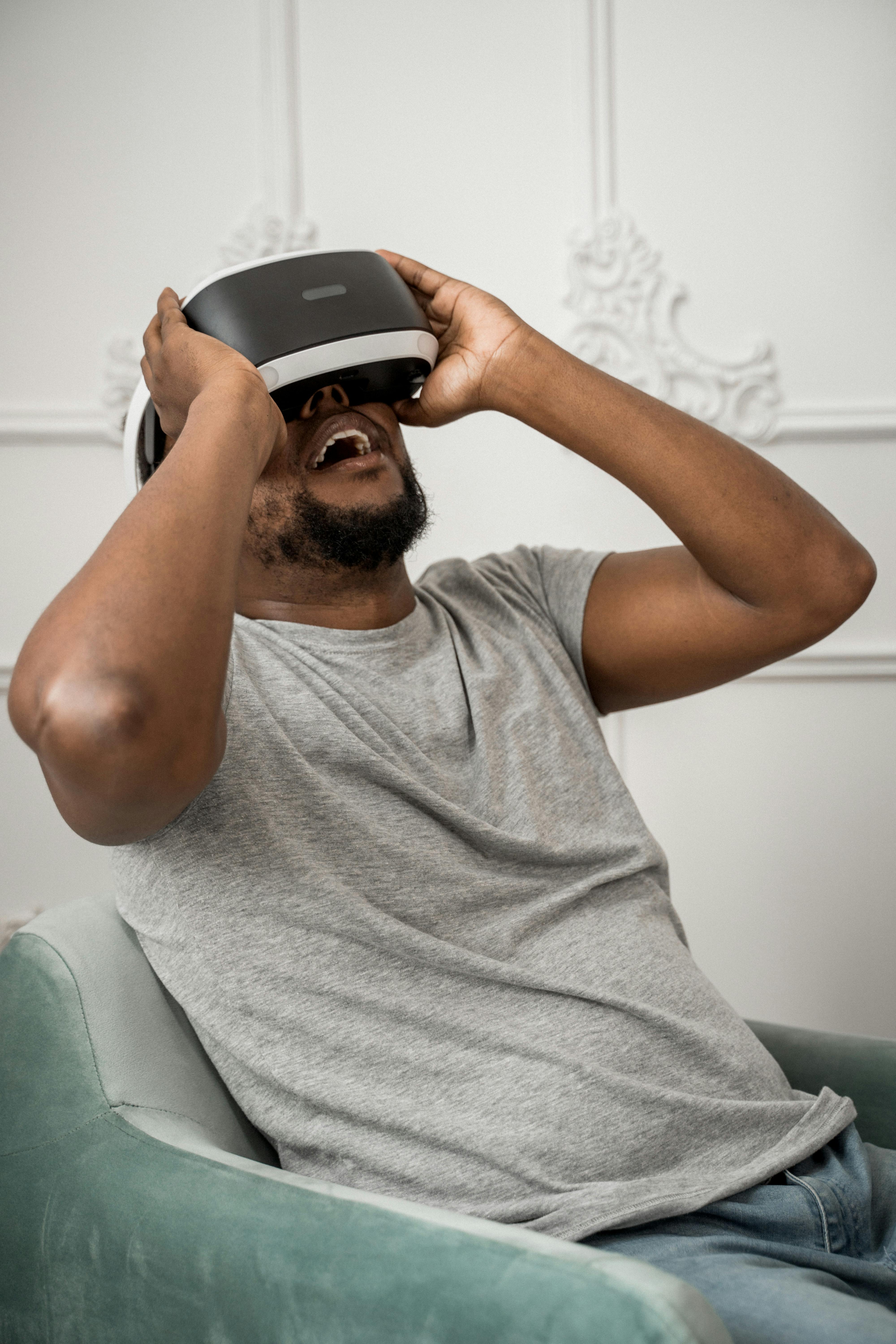 man in gray crew neck t shirt wearing white and black vr goggles