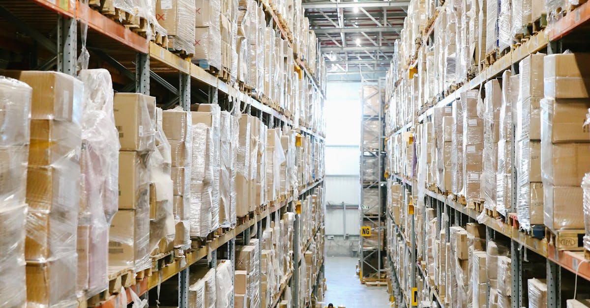 How much does plates closet pay workers