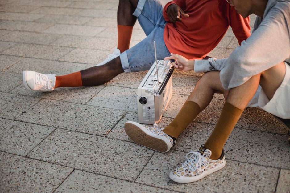 Como encontrar, curtir e entender playlists dance funk rádio online