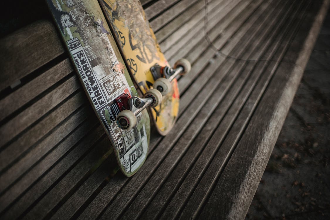 Wooden bench with equipment for skateboarding · Free Stock Photo