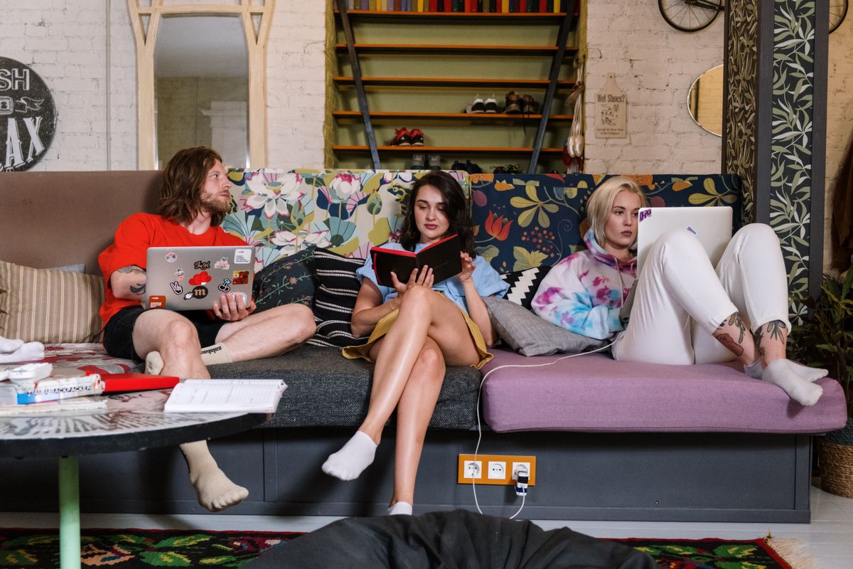 student moves in Walkern — Loaded properly: blankets, straps and a plan in Walkern