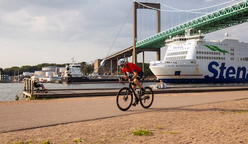 Foto d'estoc gratuïta de anant amb bici, carretera, ciutat