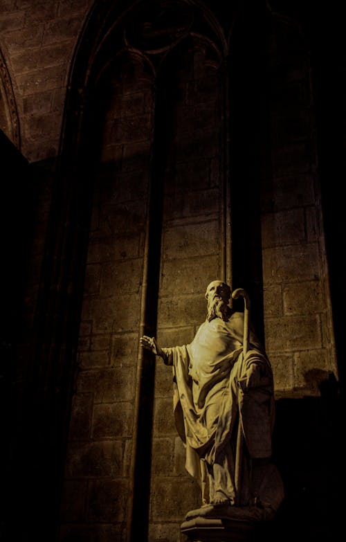 Darmowe zdjęcie z galerii z chrześcijaństwo, ciemność, pionowy strzał