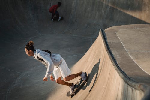 Skater Di Ramp Di Taman Skate