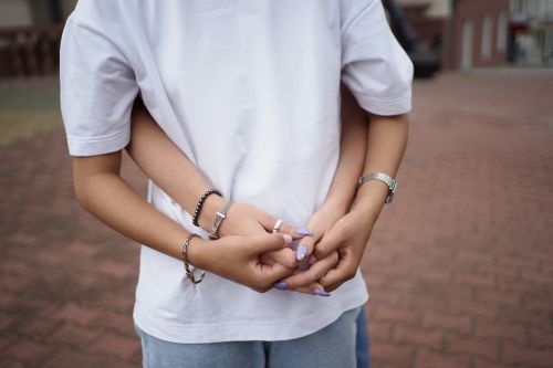 Free Couple holding hands and hugging outdoors, showcasing love and affection. Stock Photo