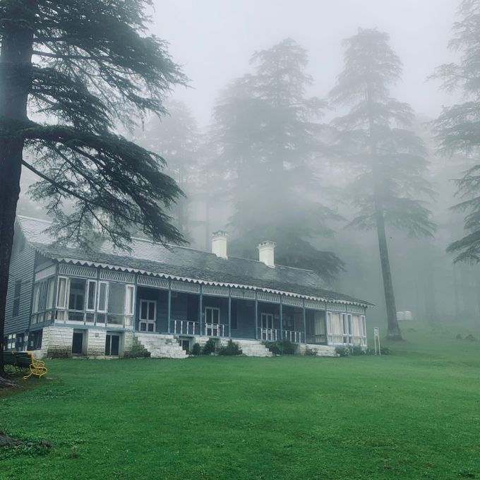 Cottage in a misty meadow at dawn, photo by Stran Music on Pexels