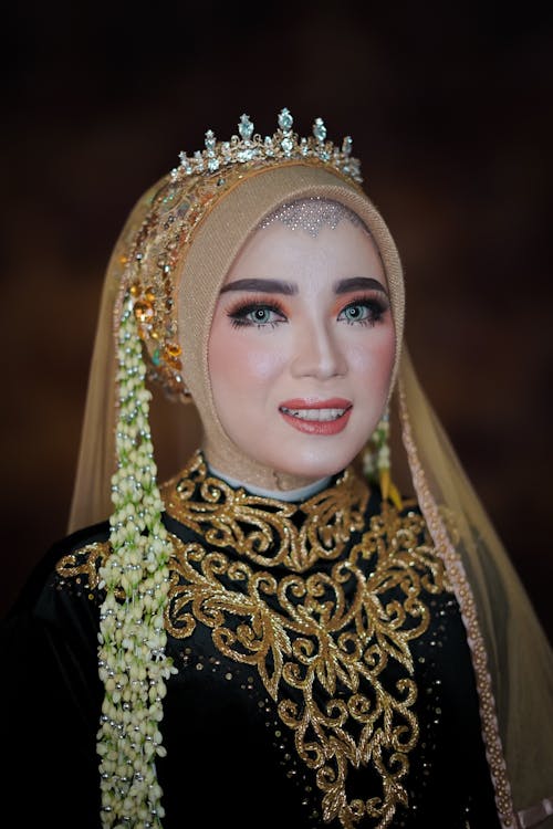 Free Woman in Gold Hijab Stock Photo