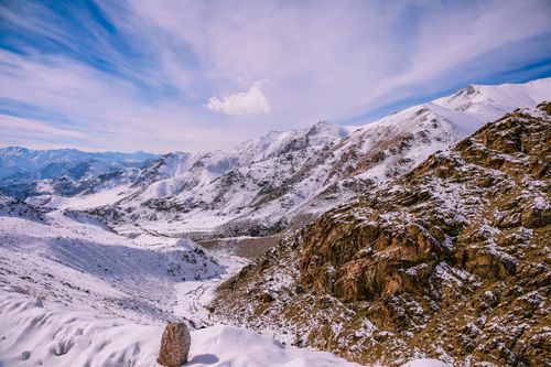 Free Breathtaking snowcapped mountains with clear blue sky in winter, offering a serene view. Stock Photo