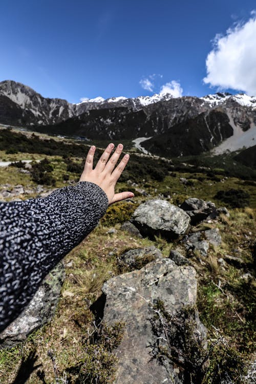 Free stock photo of hand, mountain, nature