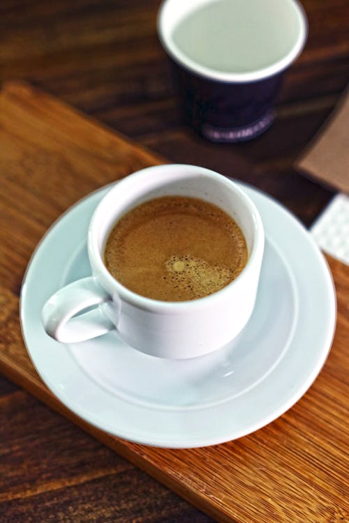 Ücretsiz bir fincan kahve, Fincan, fincan tabağı içeren Ücretsiz stok fotoğraf Stok Fotoğraflar