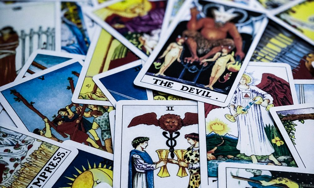 Classic Rider-Waite major arcana tarot cards scattered face up, the same 22 arcana used in the Destiny Matrix chart