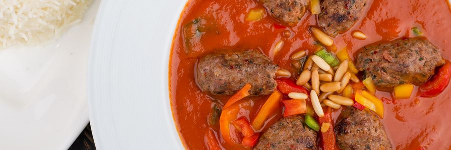 Foto de Almôndegas ao molho de tomate com arroz