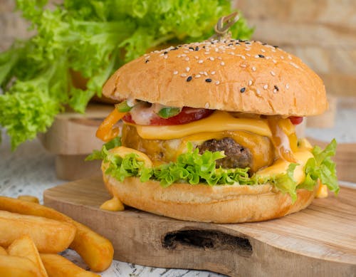 Burger With Cheese · Free Stock Photo
