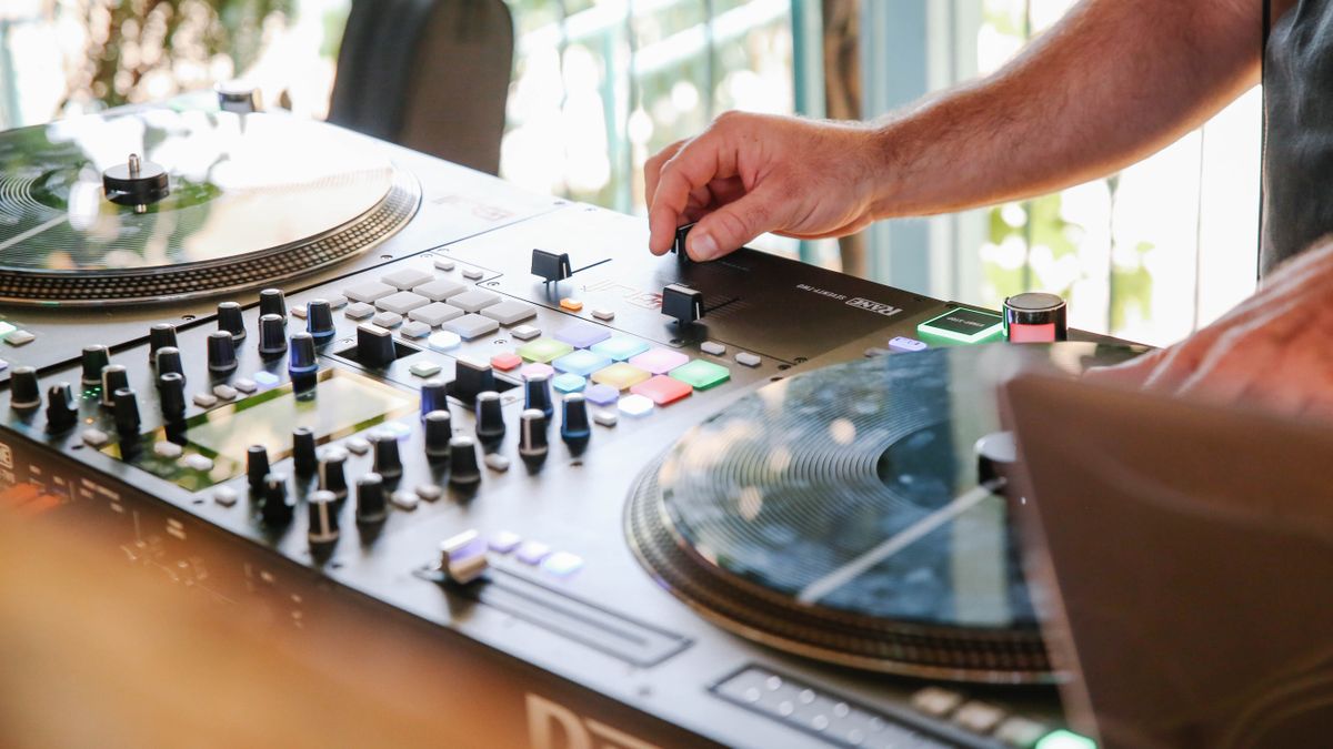 The Ultimate Wedding DJ Playlist: Ceremony to Last Dance