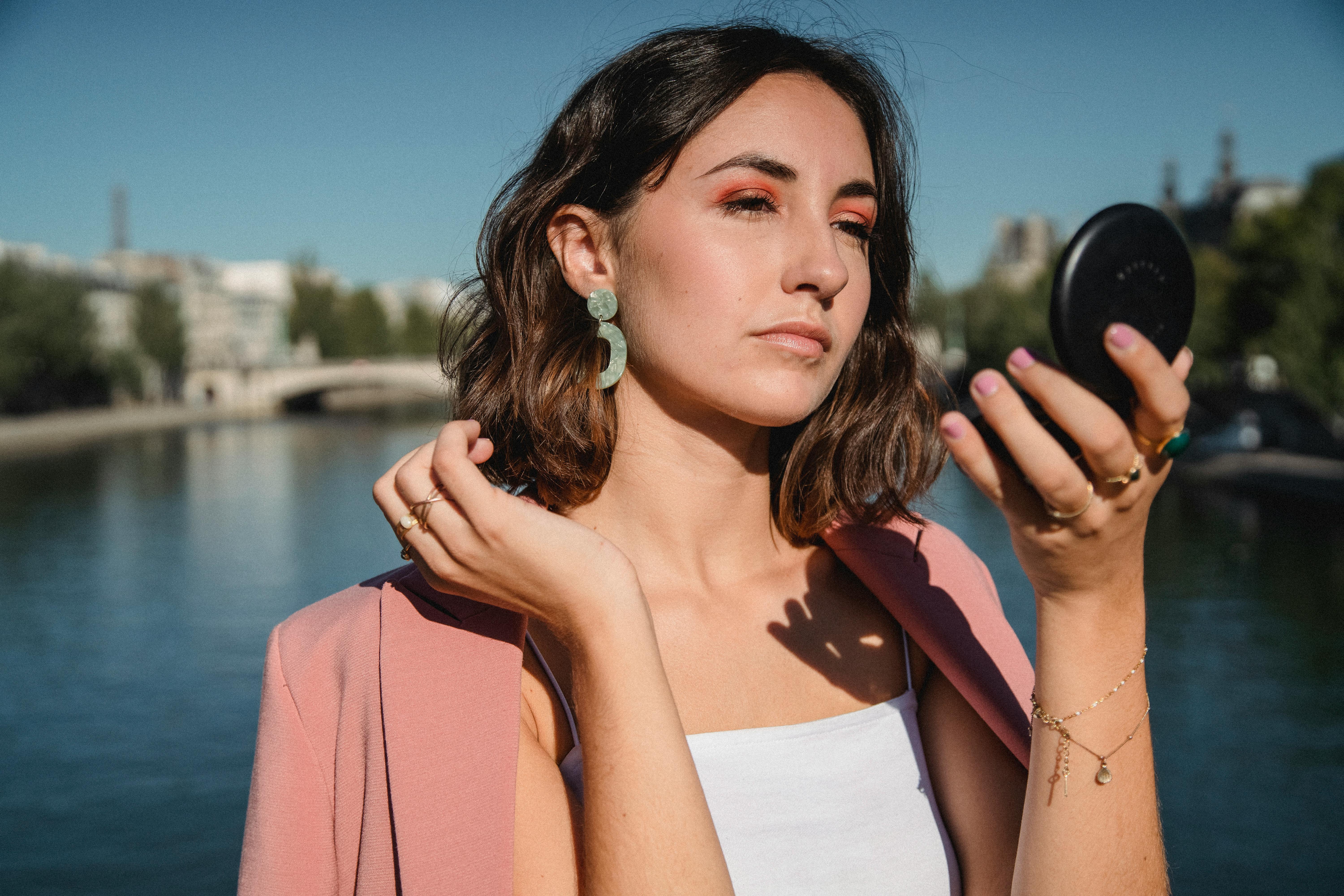 Mirror Magic: Beauty Hacks from Hollywood Stars