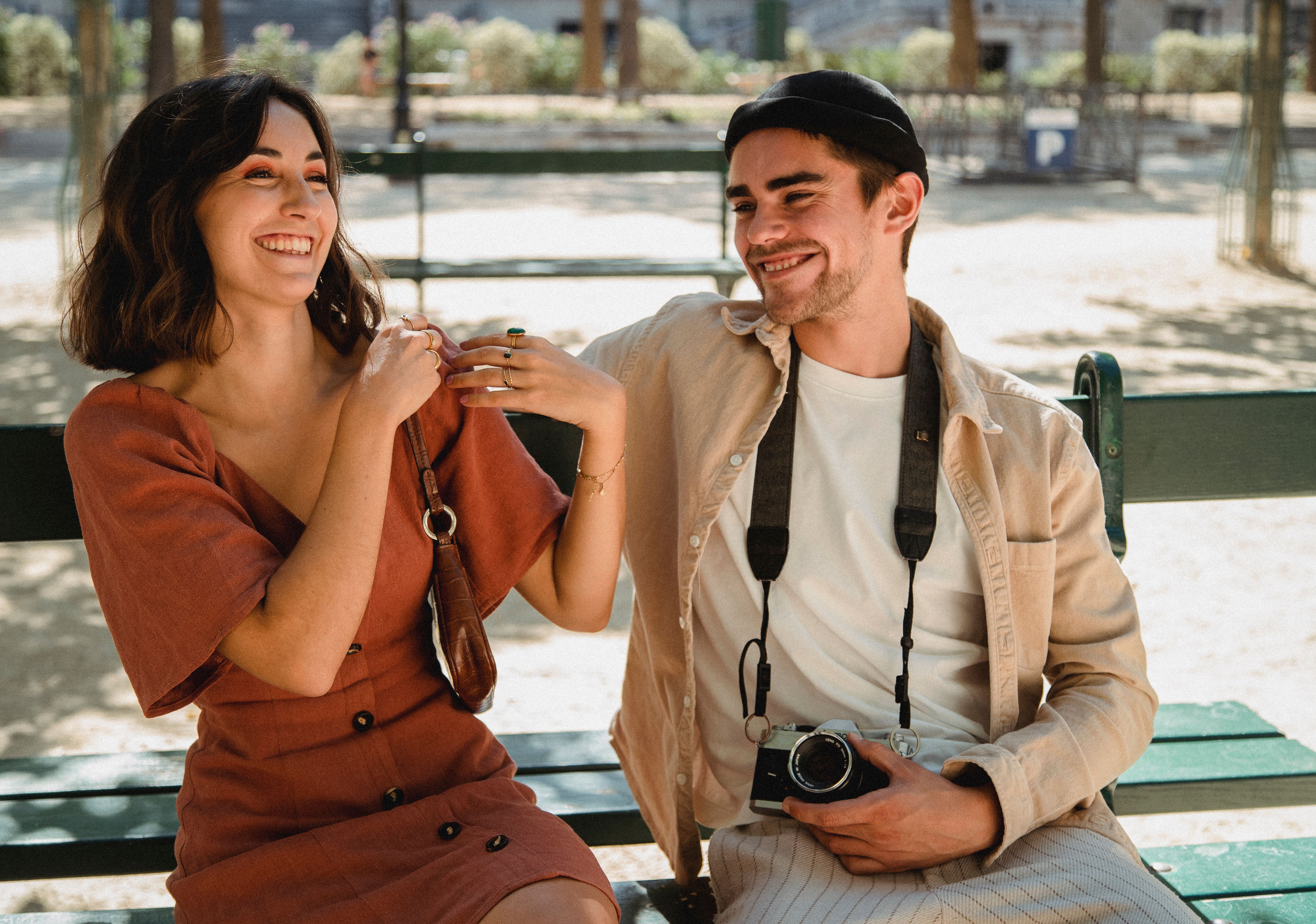 Accessoires Français et Rituel de Soin : Le Duo Inattendu pour un Look Assorti Parfait