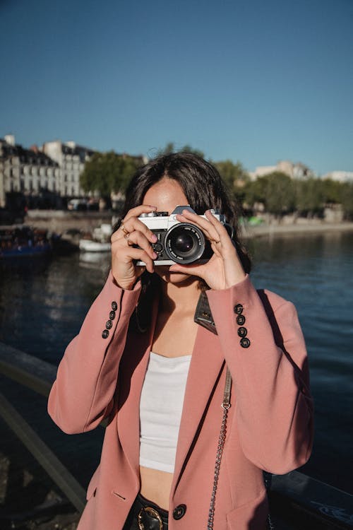 Fotos de stock gratuitas de cámara, haciendo fotos, mujer