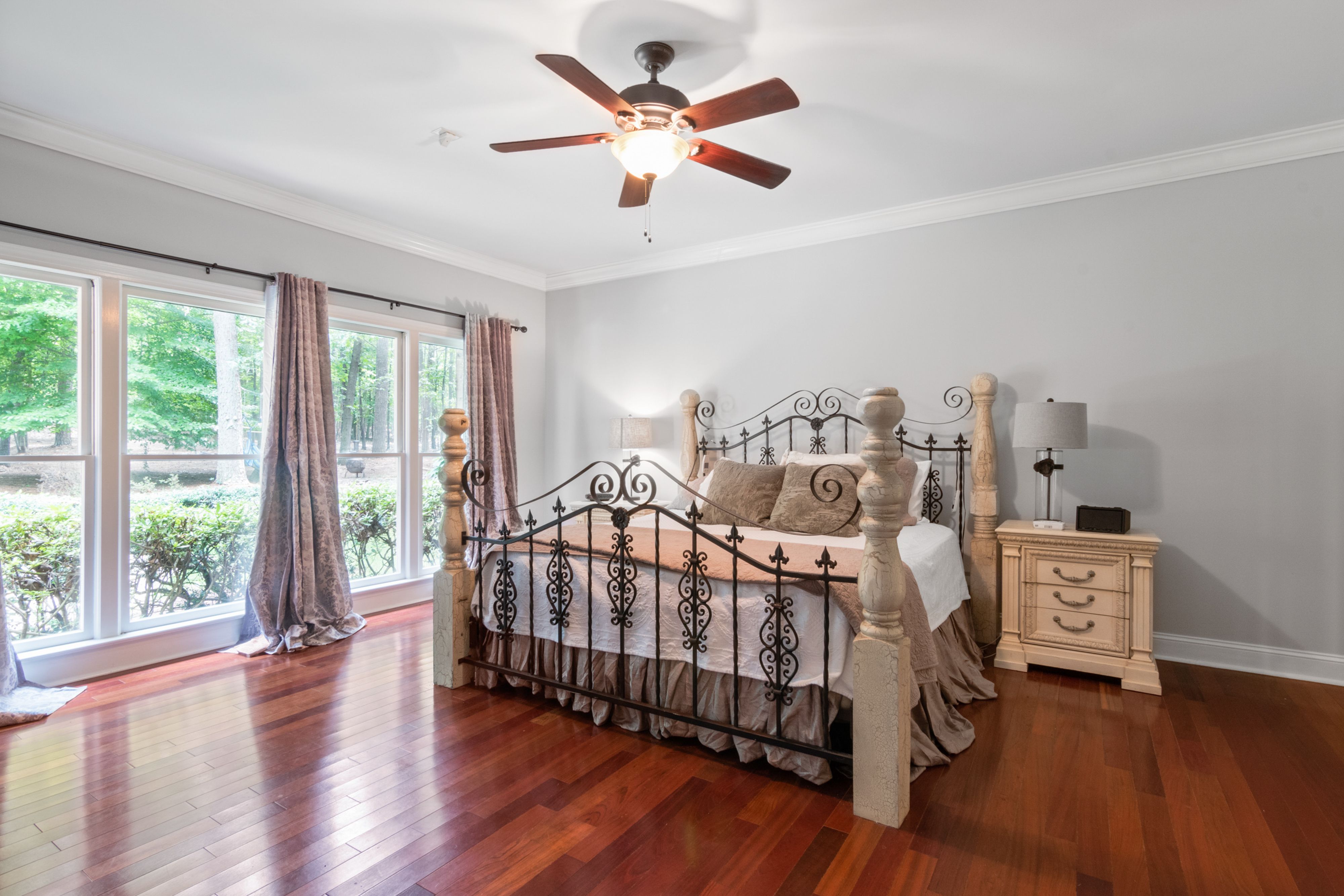 Luxury bedroom suite