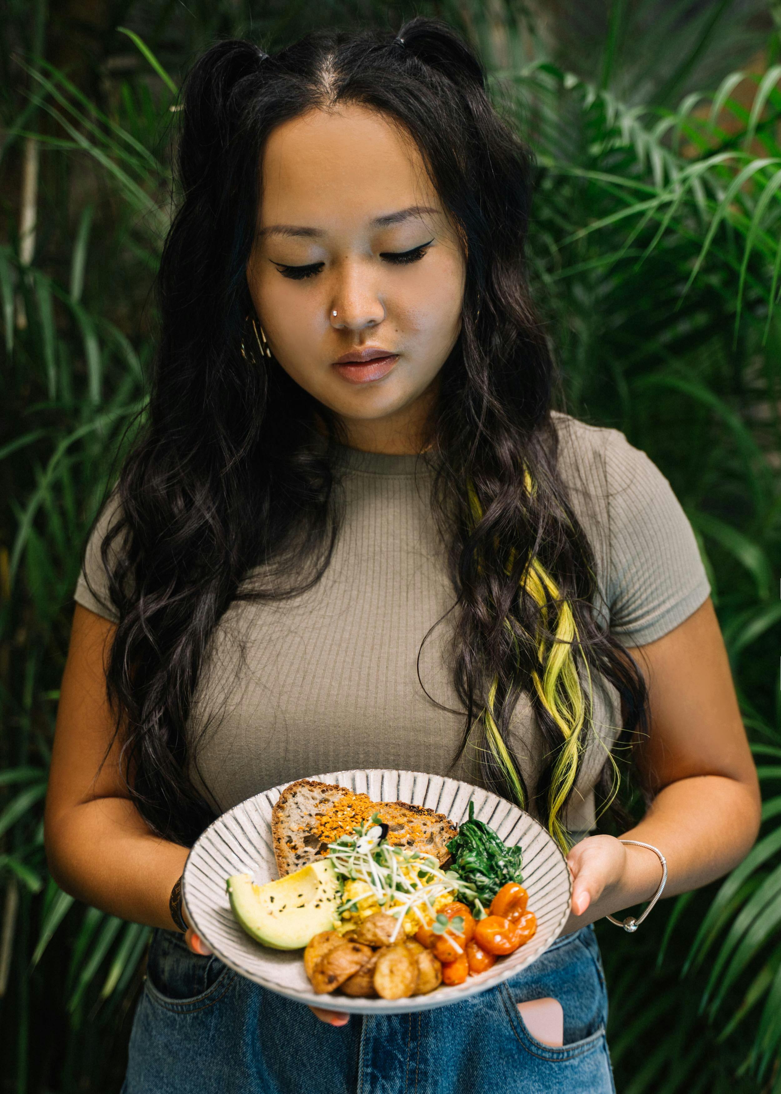 woman-serving-food-on-the-table-free-stock-photo