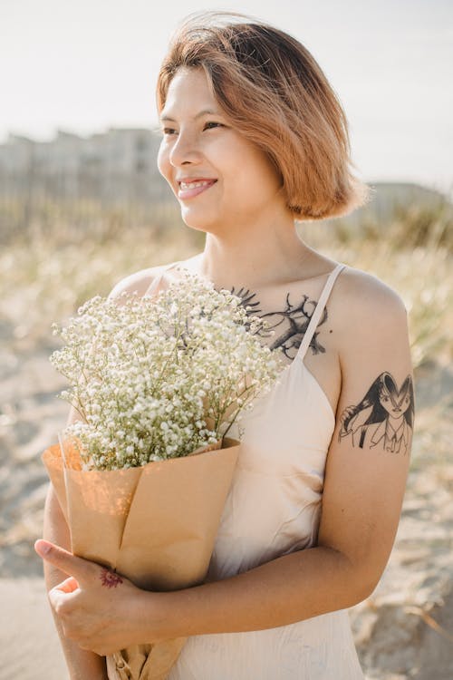 Kostenloses Stock Foto zu blumen, blumenstrauß, frau