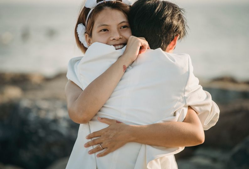 Online dating: starting a conversation on a niche platform