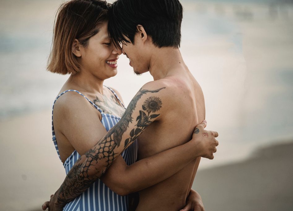 Online dating: starting a conversation on a niche platform