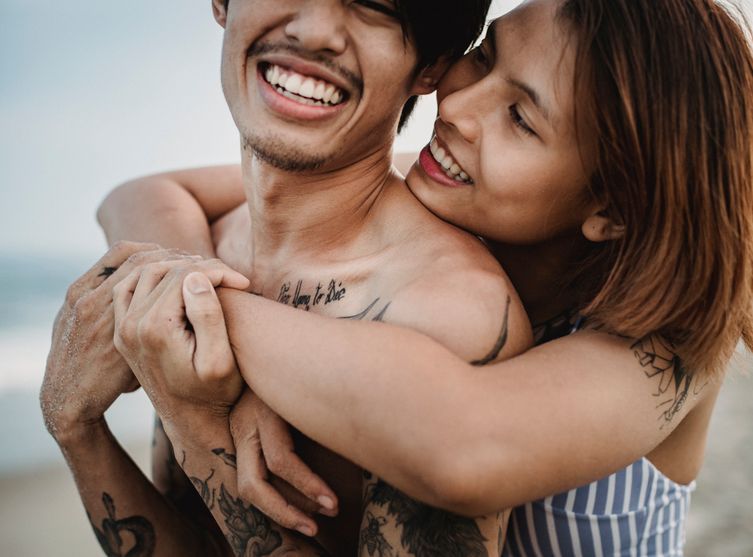 Online dating: starting a conversation on a niche platform