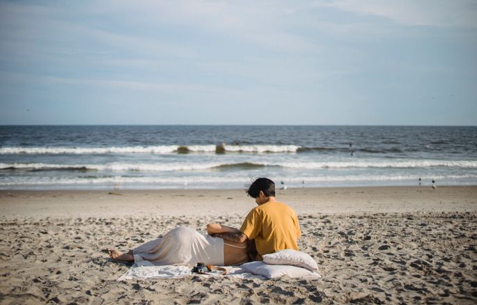 Online dating: starting a conversation on a niche platform