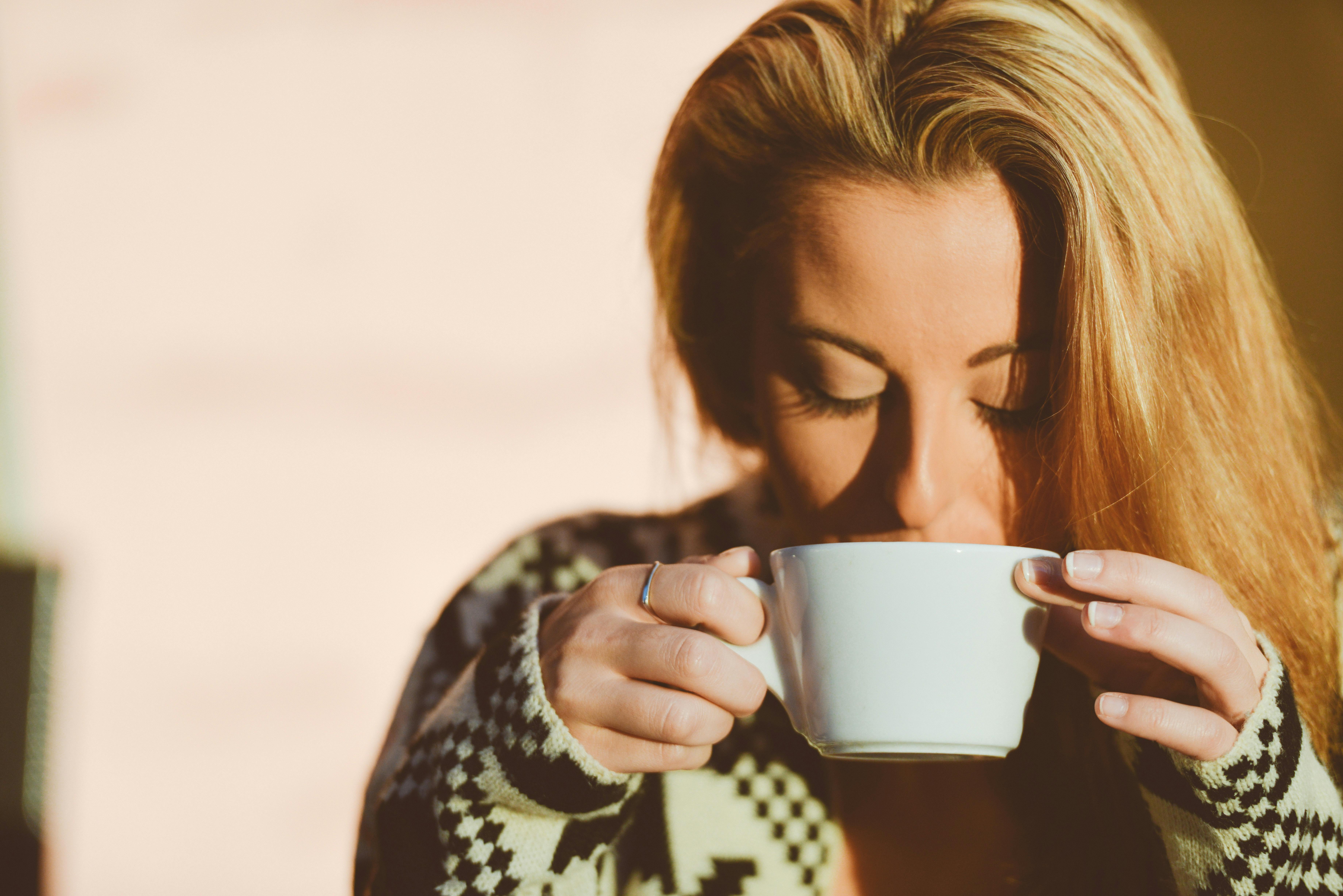 コーヒーと女性