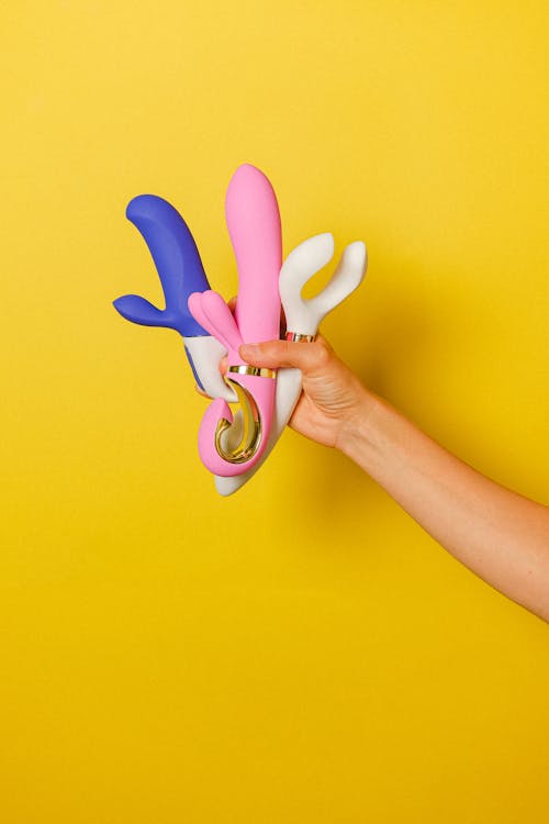 Gratis stockfoto met dildo, gele achtergrond, genoegen