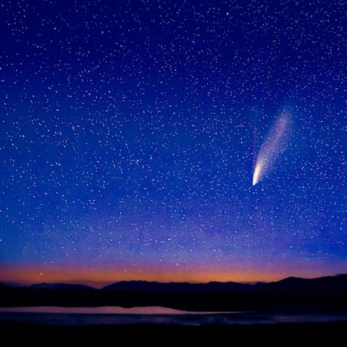 Foto profissional grátis de céu azul, cometa, conhecimento